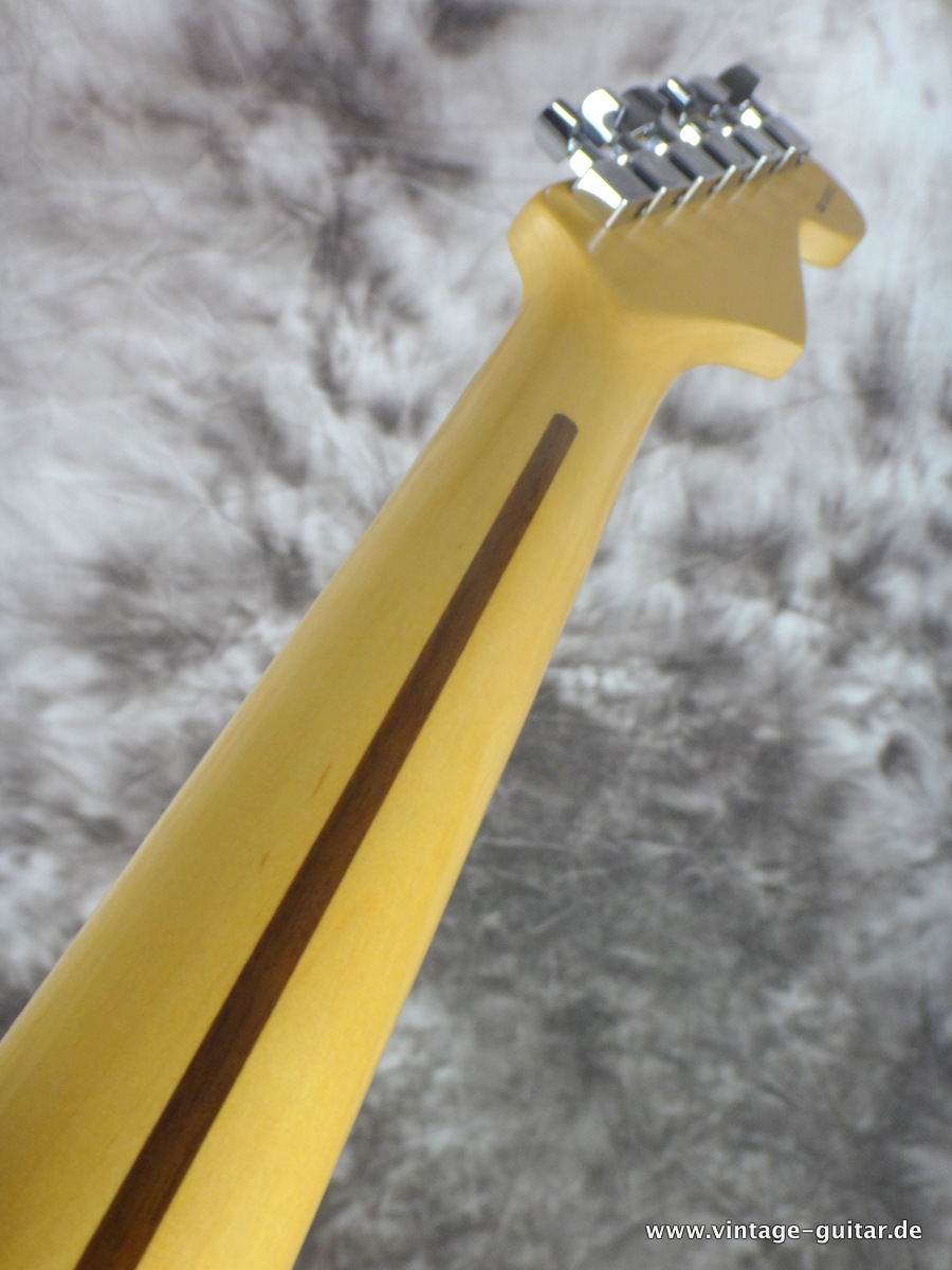 Stratocaster-fender-lefthand-black-USA-2001-duncan-amber-012.JPG