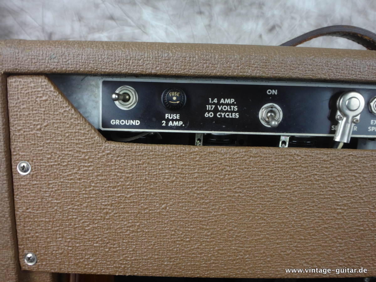 Fender-Vibrolux-1961_brown-face-006.JPG