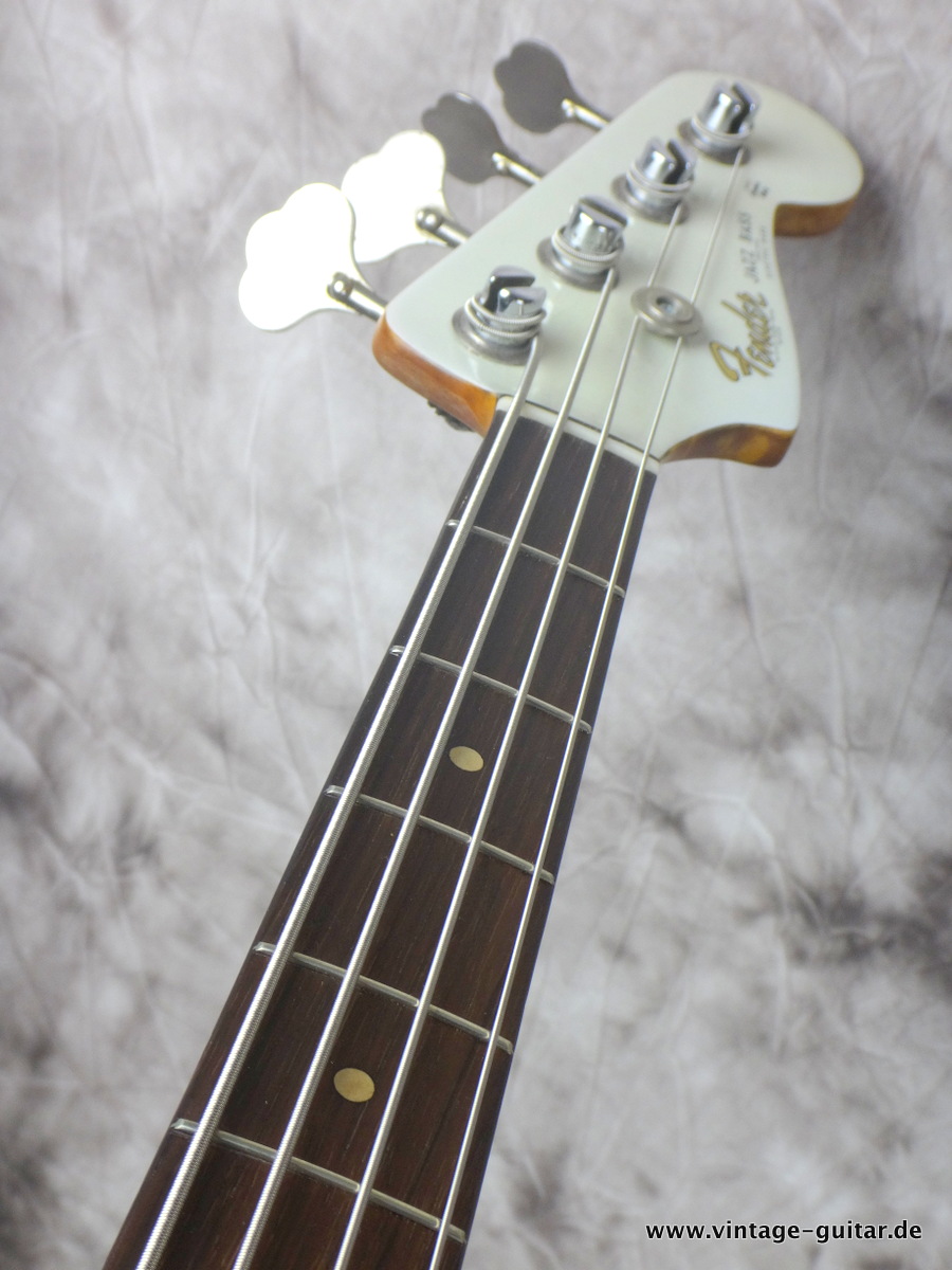 Fender-Jazz-Bass_olympic_white-refinished-matching-headstock-1962-008.JPG