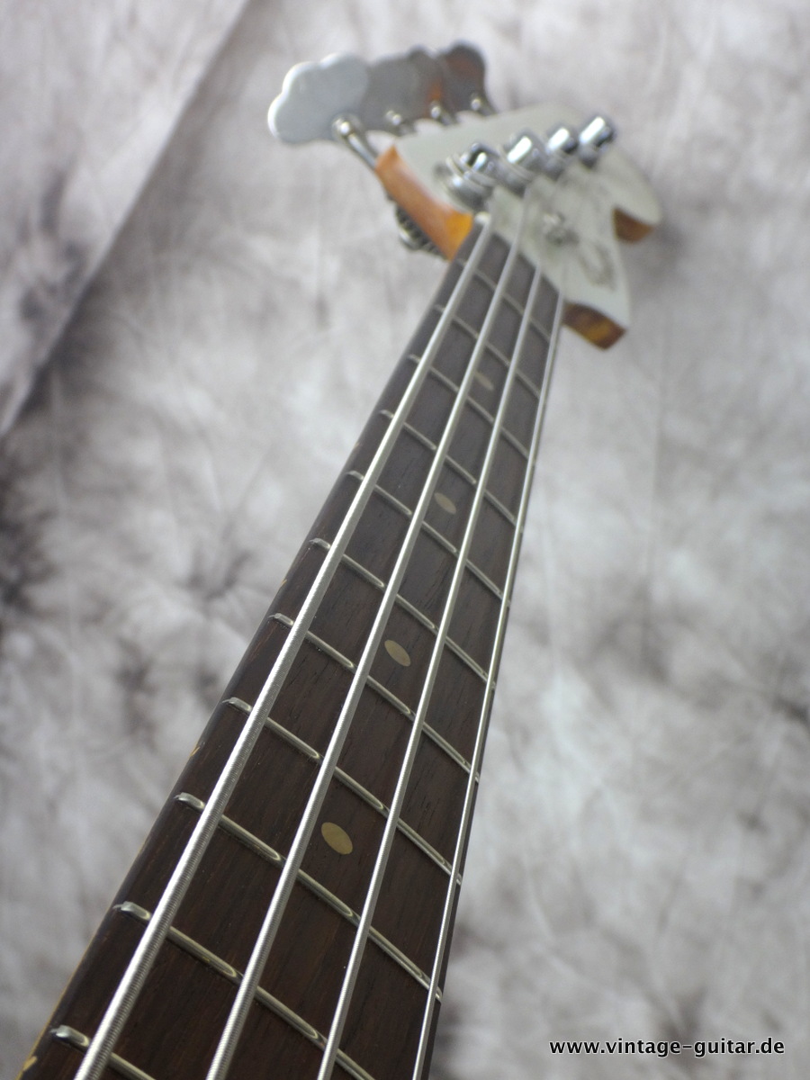 Fender-Jazz-Bass_olympic_white-refinished-matching-headstock-1962-009.JPG