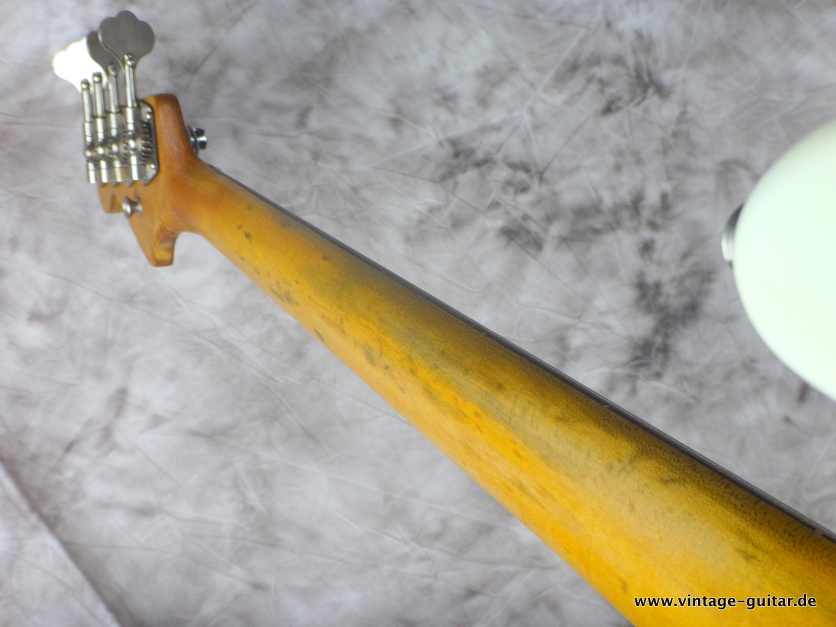 Fender-Jazz-Bass_olympic_white-refinished-matching-headstock-1962-011.JPG