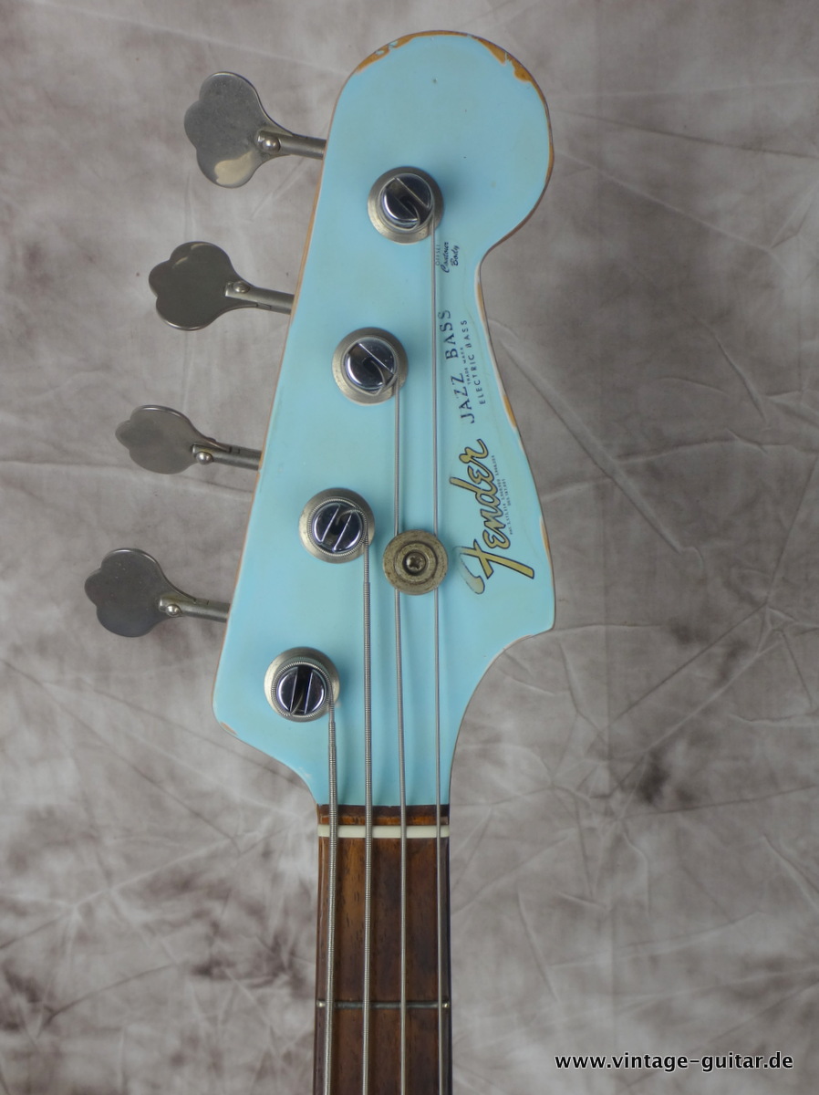 Fender_Jazz-Bass-matching-headstock-sonic-blue-1964-case-brown-refinished-003.JPG