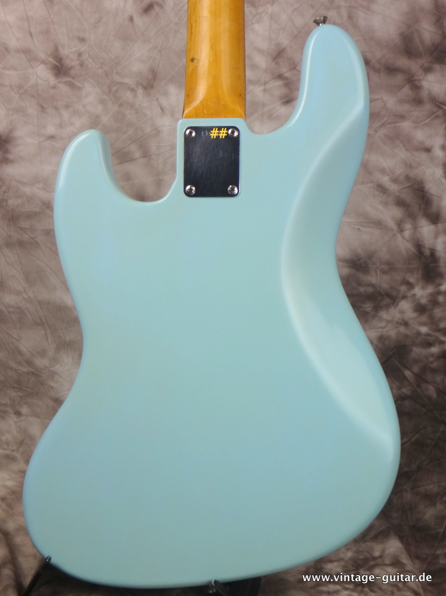 Fender_Jazz-Bass-matching-headstock-sonic-blue-1964-case-brown-refinished-005.JPG