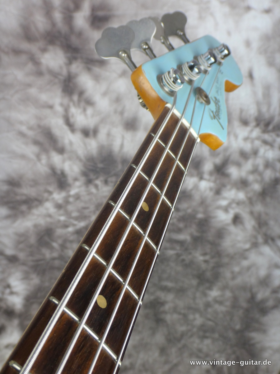 Fender_Jazz-Bass-matching-headstock-sonic-blue-1964-case-brown-refinished-008.JPG