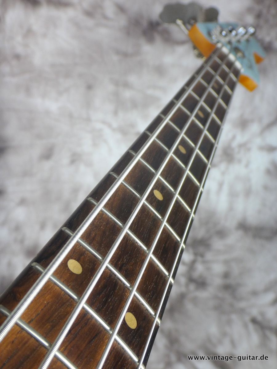 Fender_Jazz-Bass-matching-headstock-sonic-blue-1964-case-brown-refinished-009.JPG