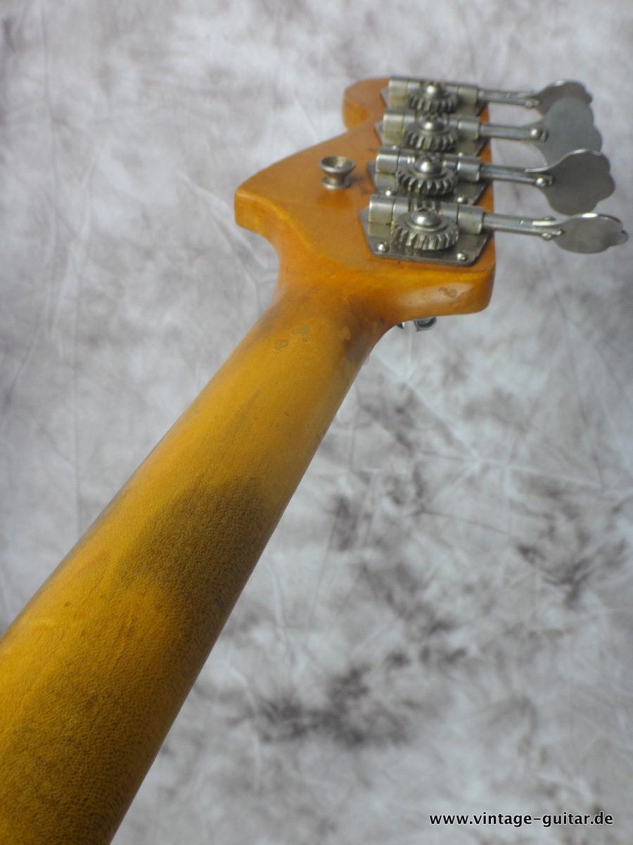 Fender_Jazz-Bass-matching-headstock-sonic-blue-1964-case-brown-refinished-010.JPG
