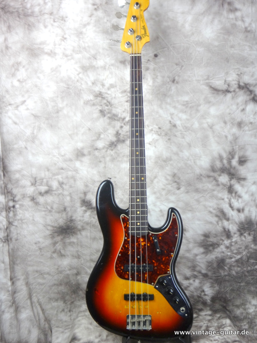 Fender_Jazz-Bass-1962-sunburst-original-case-001.JPG