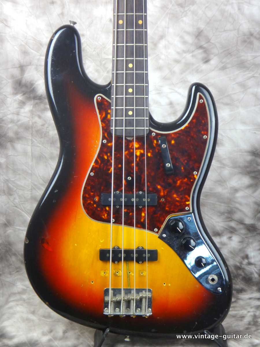 Fender_Jazz-Bass-1962-sunburst-original-case-002.JPG