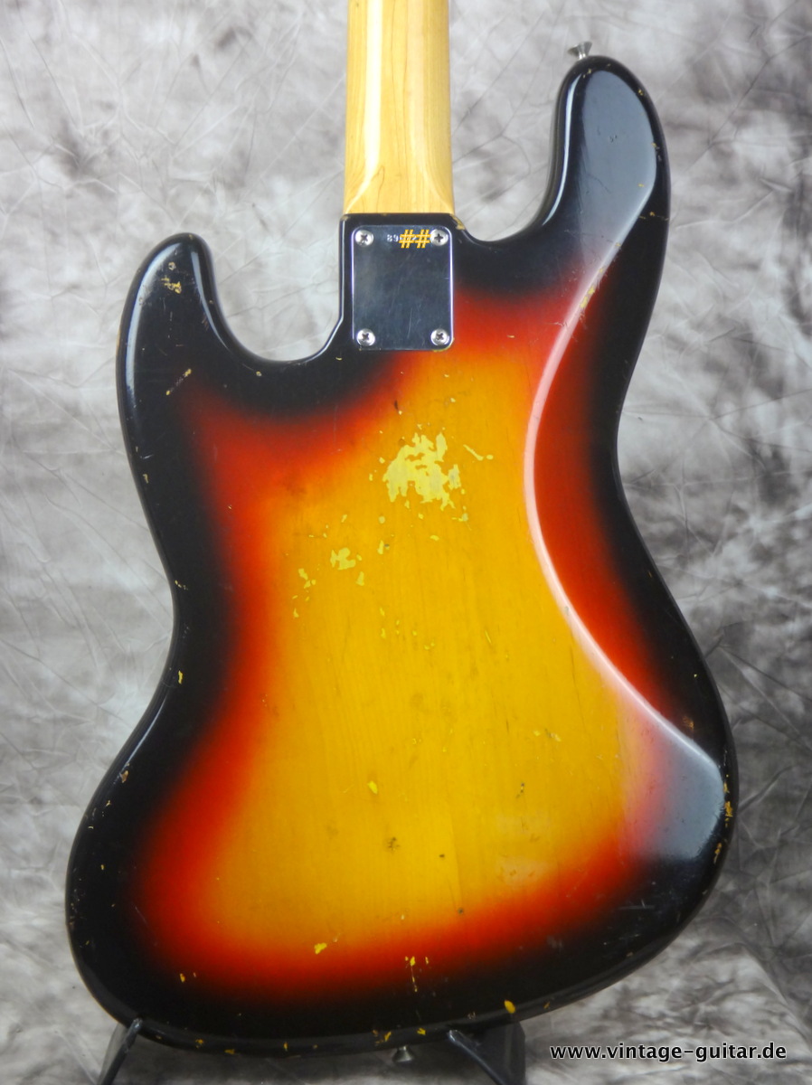 Fender_Jazz-Bass-1962-sunburst-original-case-005.JPG