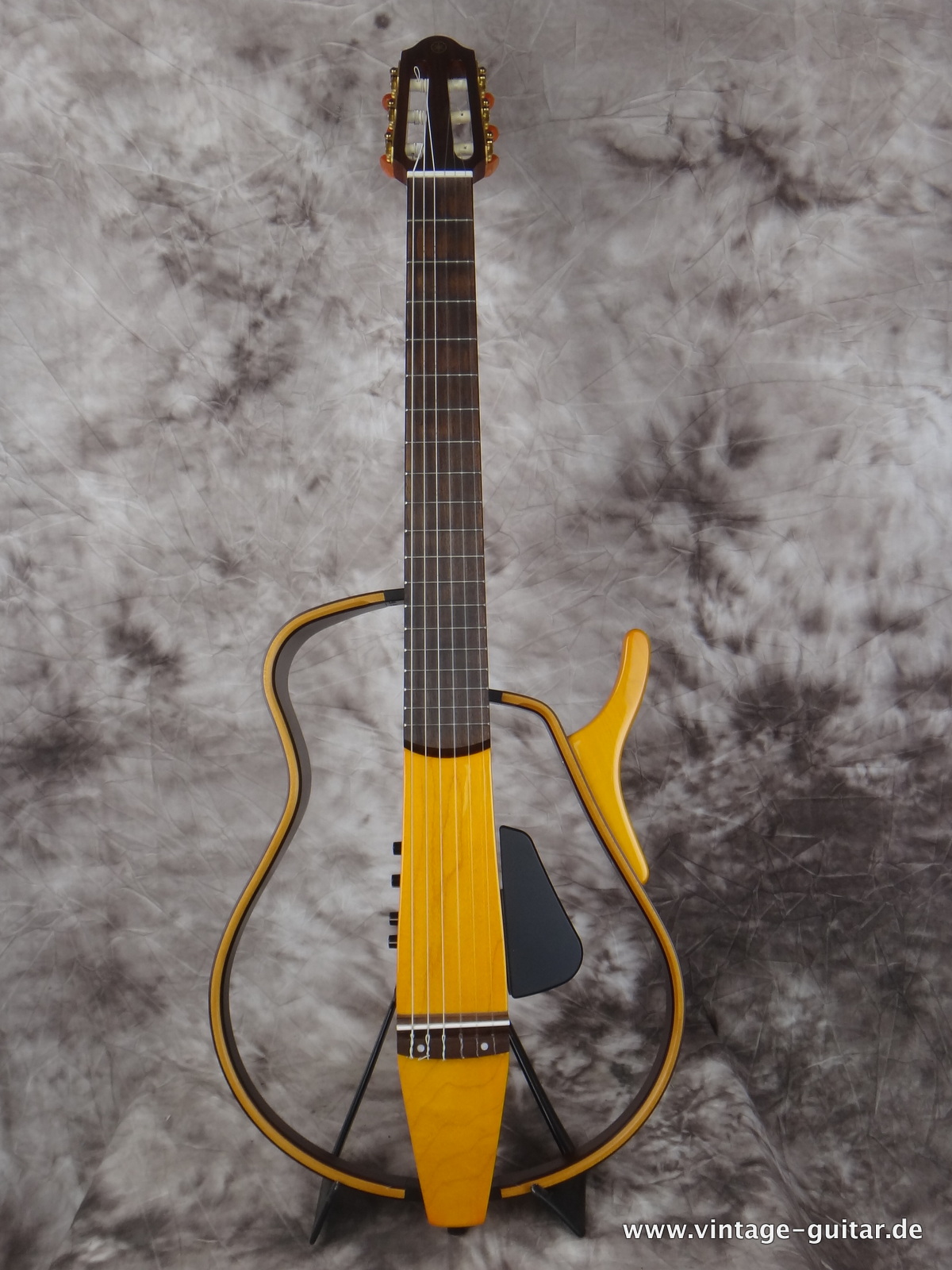 Yamha-Silent-Guitar-SLG-130-NW-001.JPG