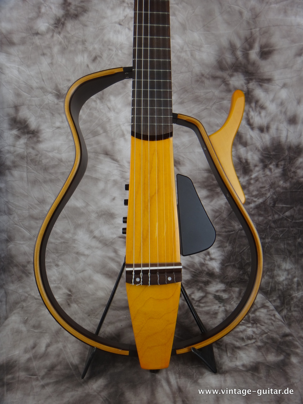 Yamha-Silent-Guitar-SLG-130-NW-002.JPG
