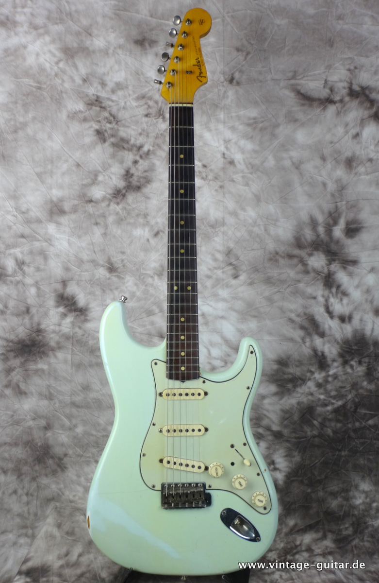 Fender-Stratocaster-sonic-blue-refinished-1963-brown-tolex-case-001.JPG
