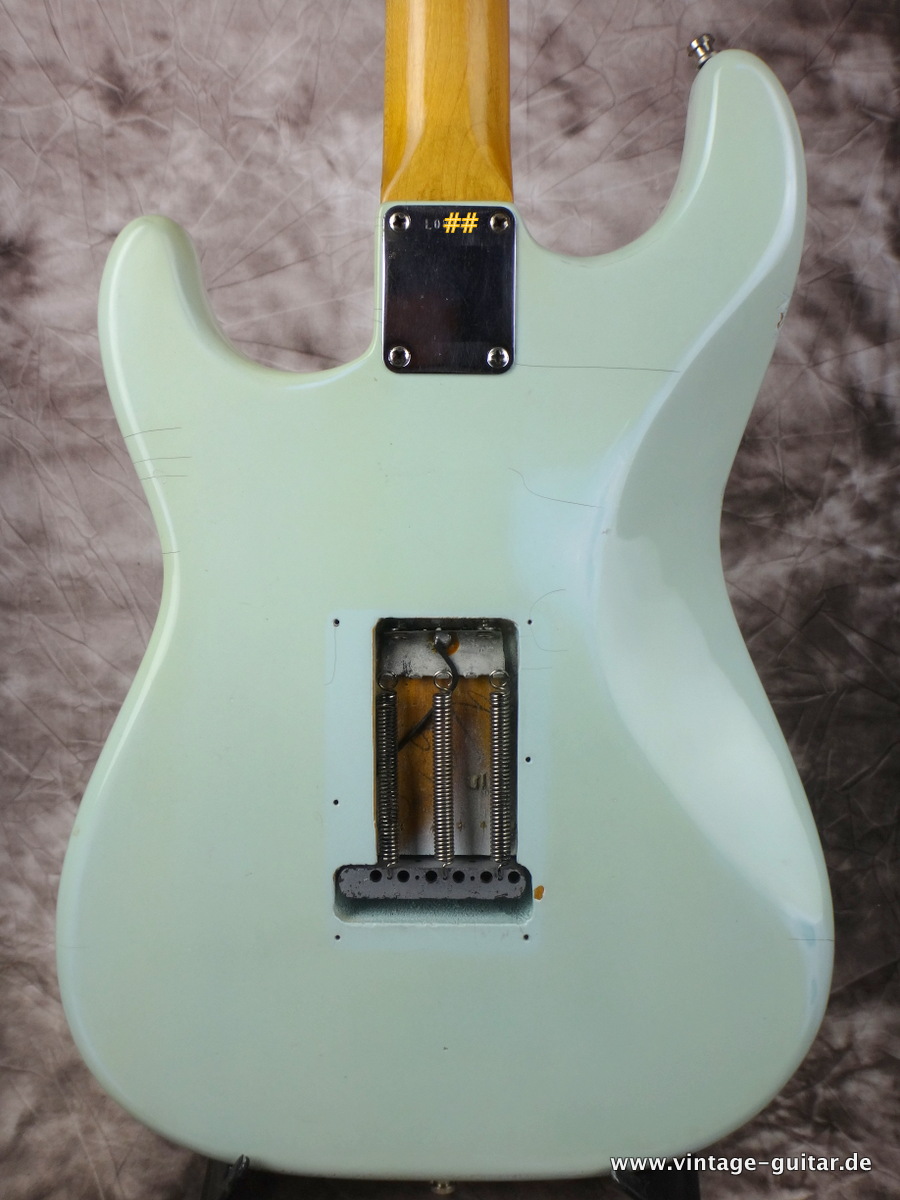 Fender-Stratocaster-sonic-blue-refinished-1963-brown-tolex-case-005.JPG
