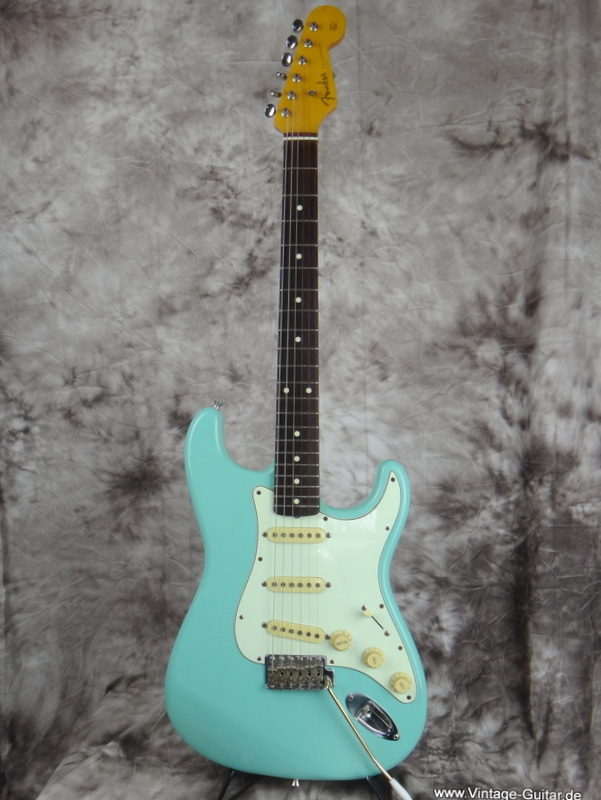 Fender_Stratocaster-Japan-1997-foam-green-001.JPG