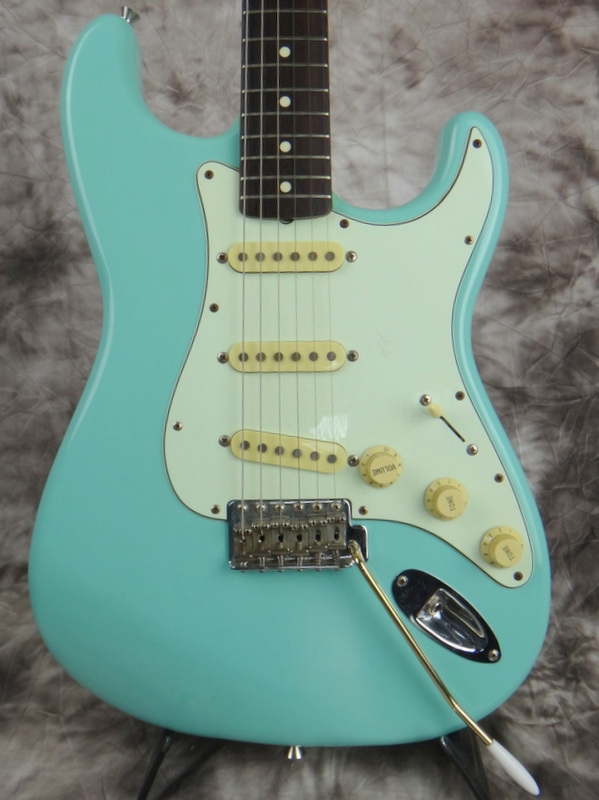 Fender_Stratocaster-Japan-1997-foam-green-002.JPG