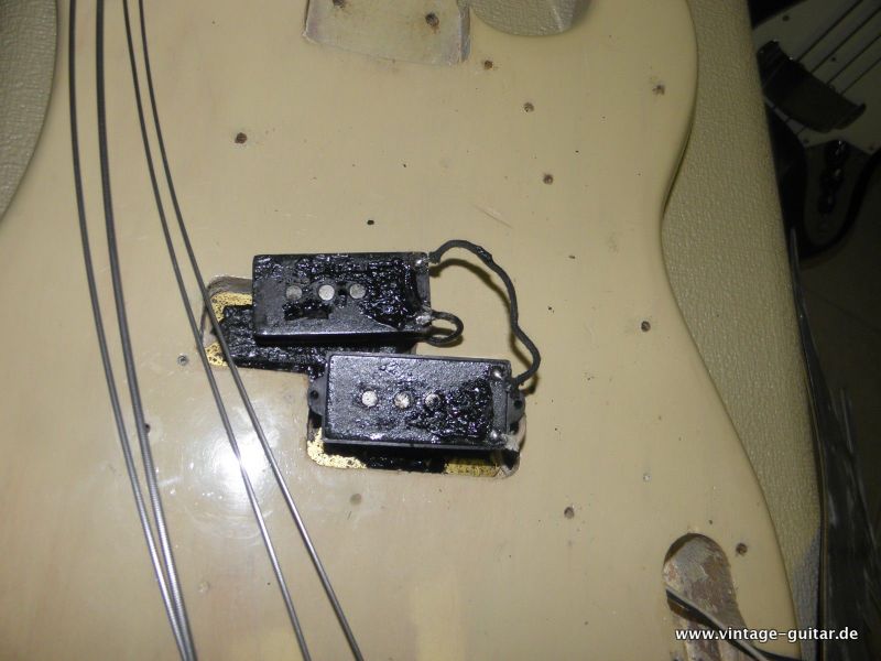 Fender-Precision-Bass-white-refinished-1962-011.jpg