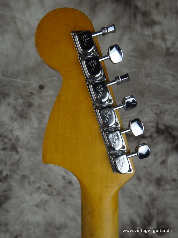 Fender-Jaguar-1966-lake-placid-blue-008.JPG