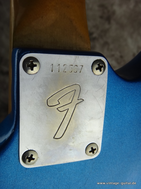 Fender-Jaguar-1966-lake-placid-blue-010.JPG