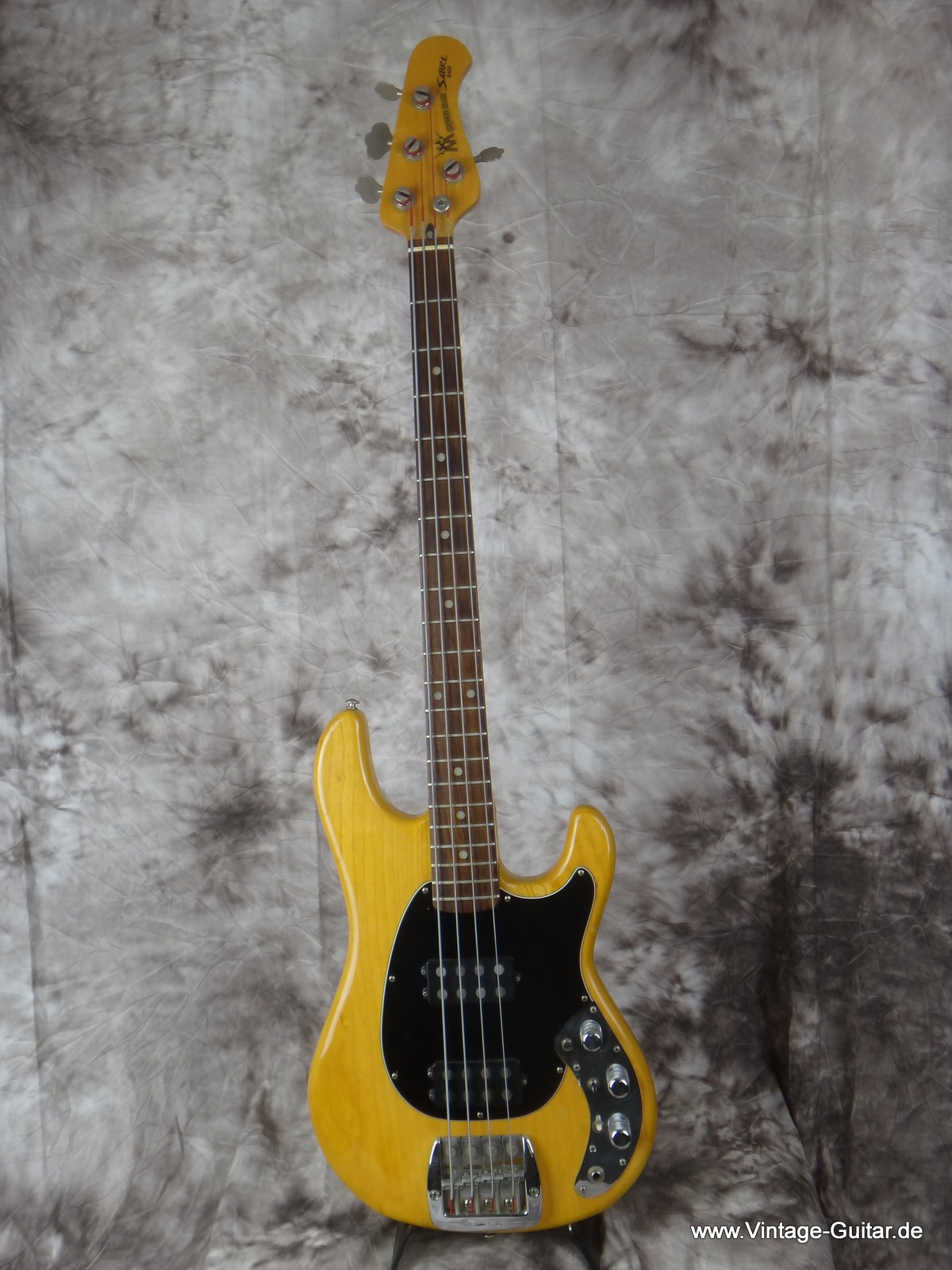 Musicman-Sabre.Bass-1979-natural-a-001.jpg