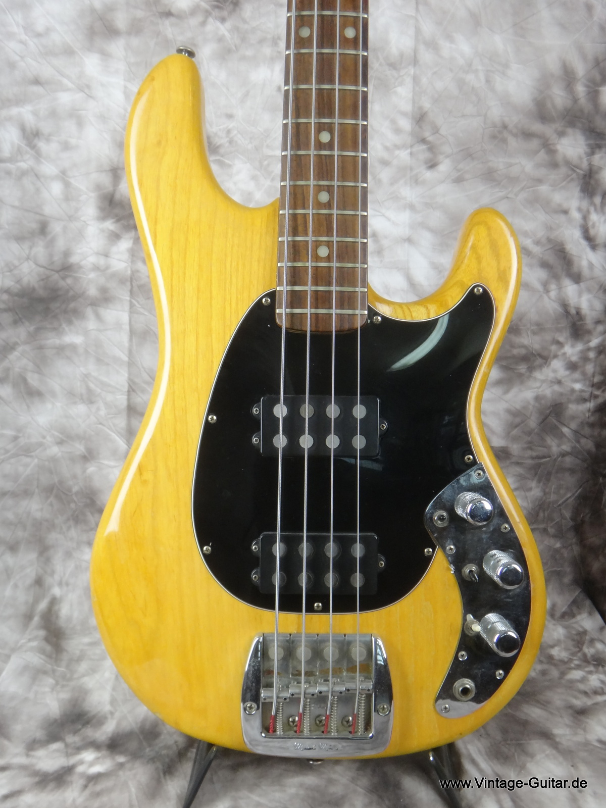 Musicman-Sabre.Bass-1979-natural-a-002.jpg