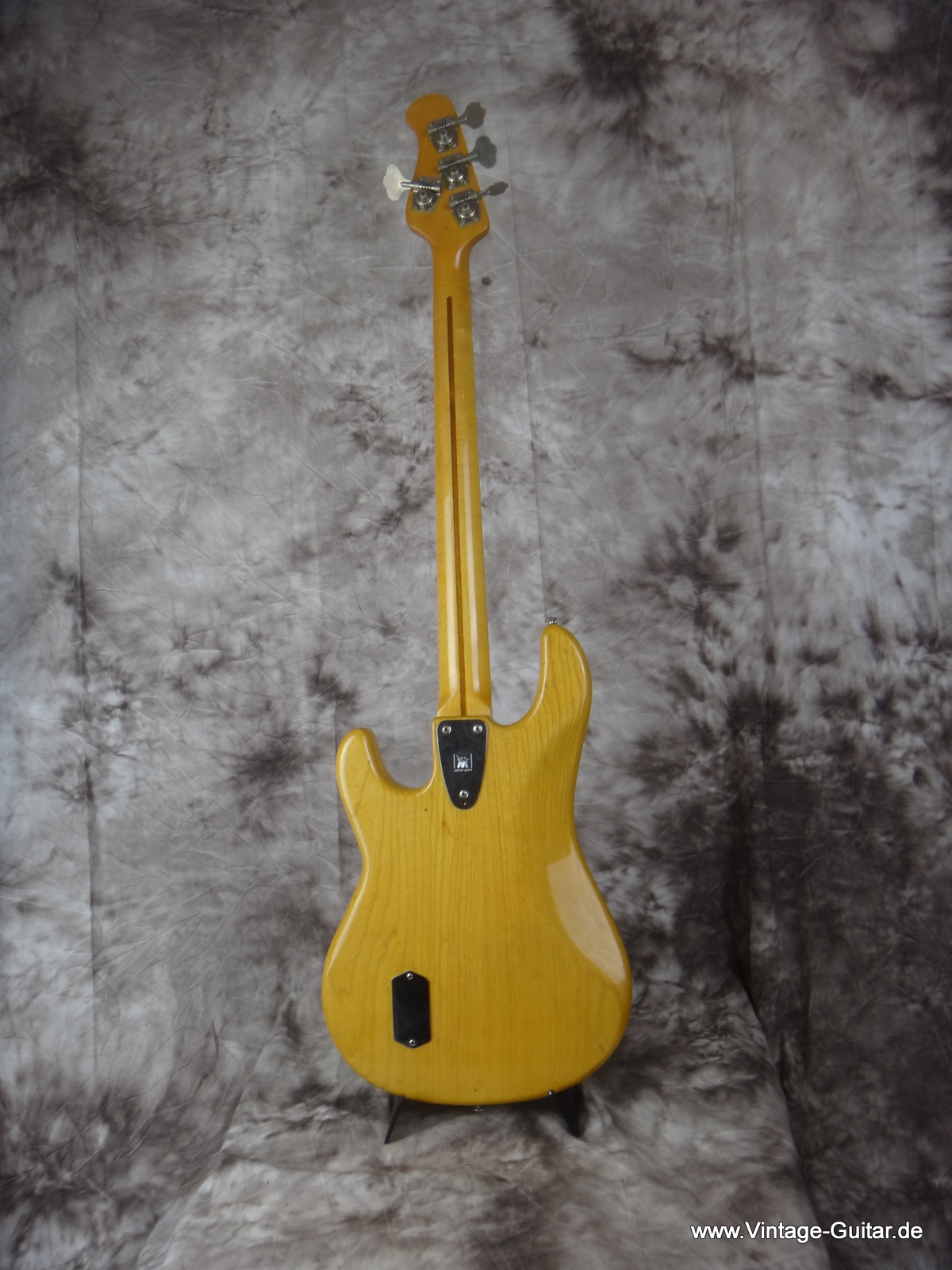 Musicman-Sabre.Bass-1979-natural-a-003.jpg