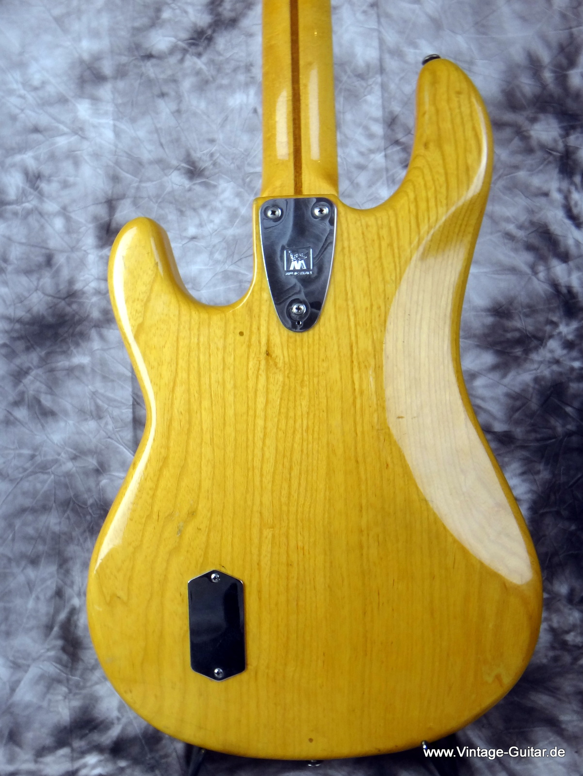 Musicman-Sabre.Bass-1979-natural-a-004.jpg