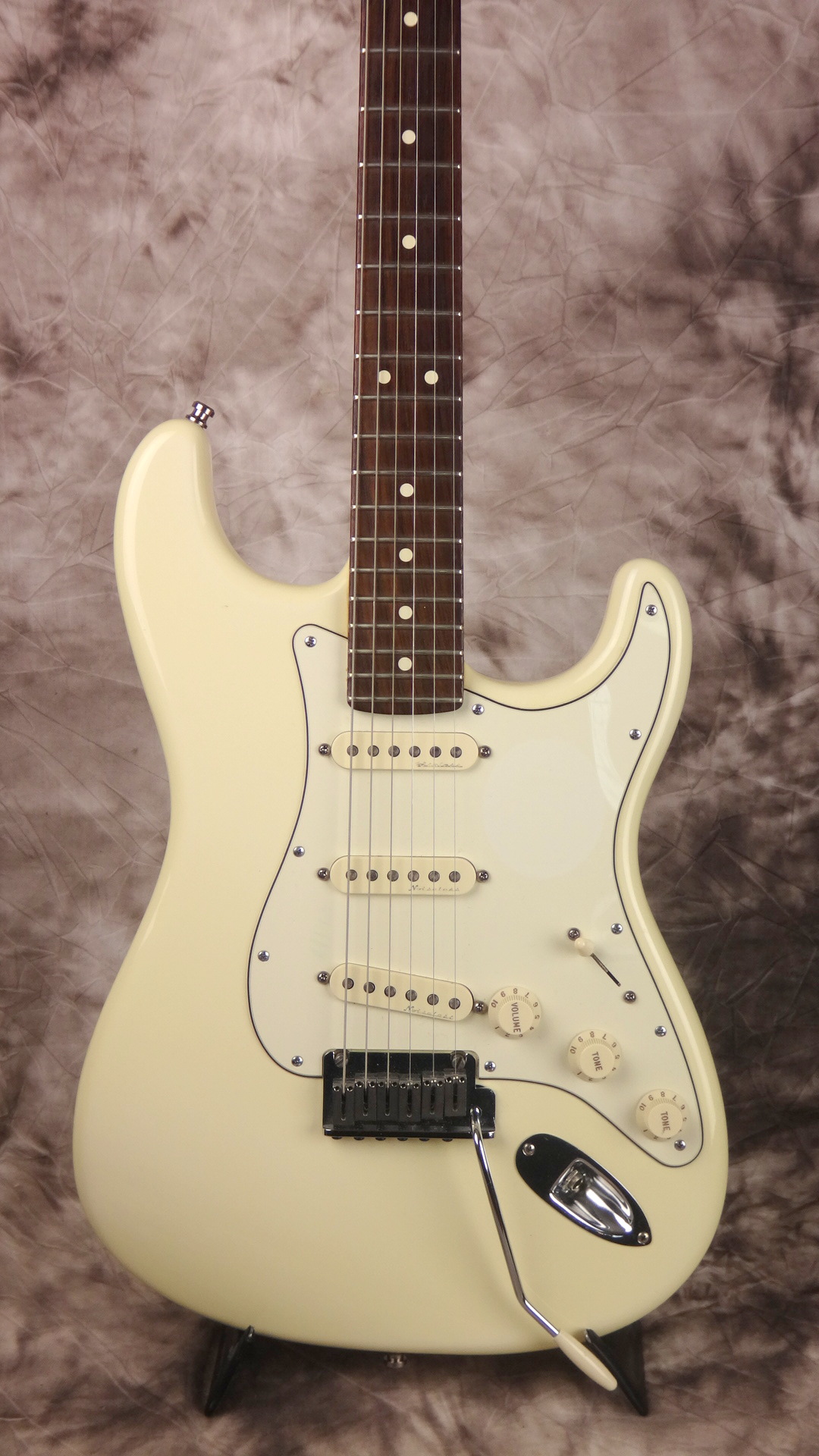 Fender_jeff-beck-signature-2004-white-002.JPG
