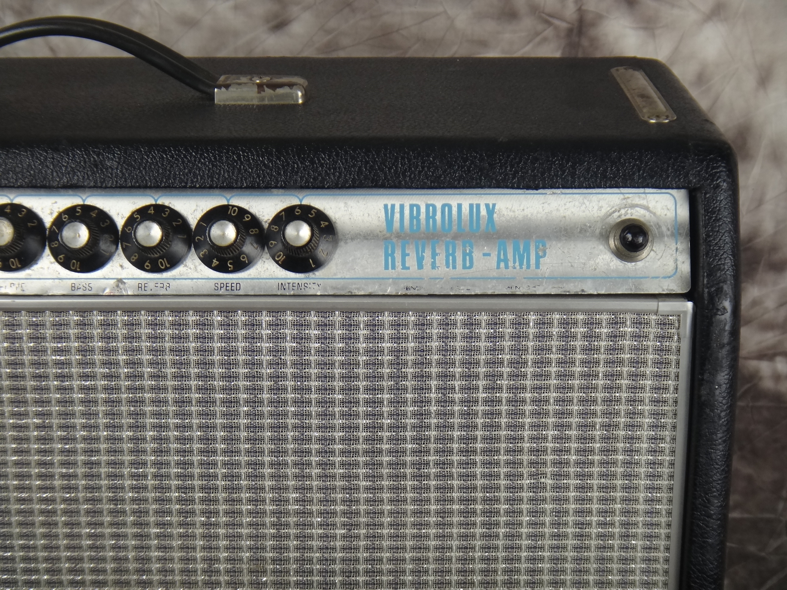 Fender_Vibrolux_reverb-1968-alutrim-003.JPG