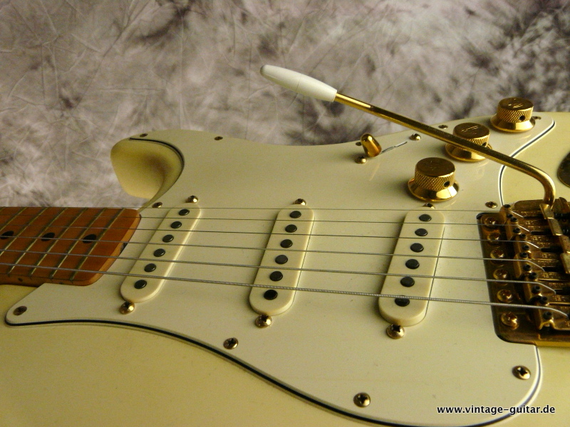 Fender-The-Strat-1982-olympic-white-010.JPG