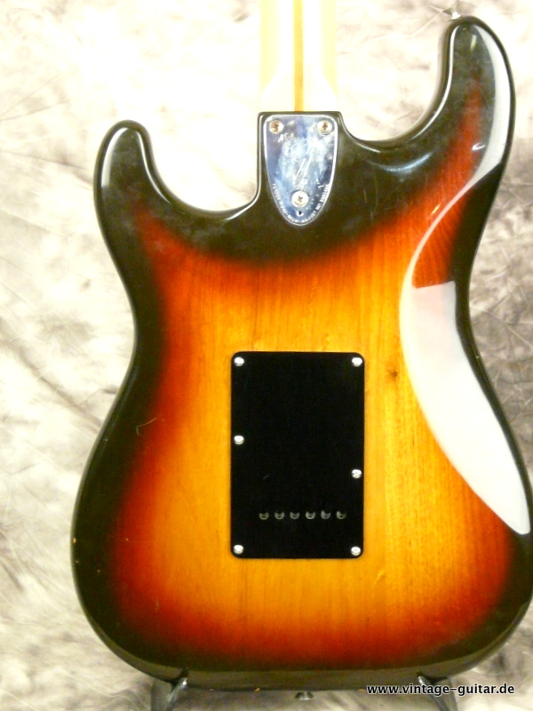 Stratocaster_Fender-1979-sunburst-005.JPG