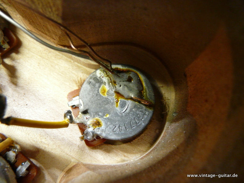 img/vintage/2414/Gibson_Les_Paul_Goldtop-_1971_1957_1954-reissue-019.JPG
