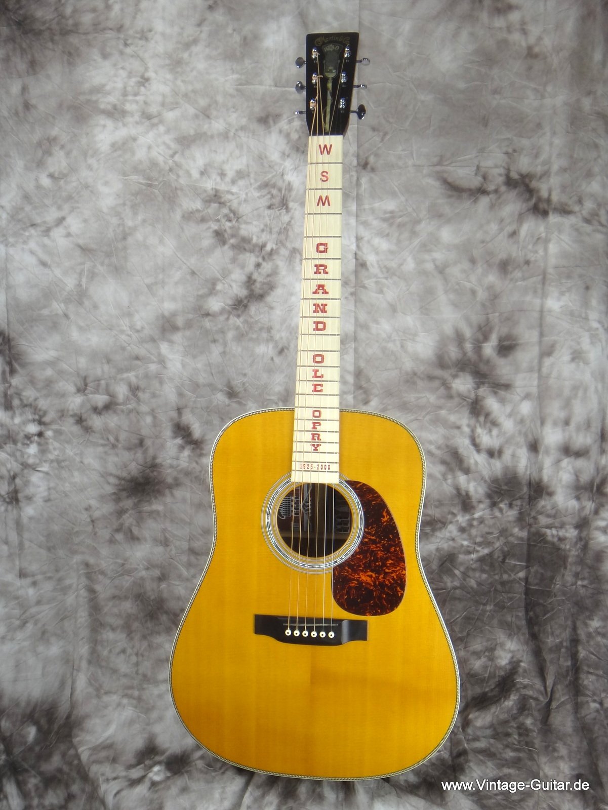 Martin-Grand-Ol-Opry-WSM-2000-001.JPG