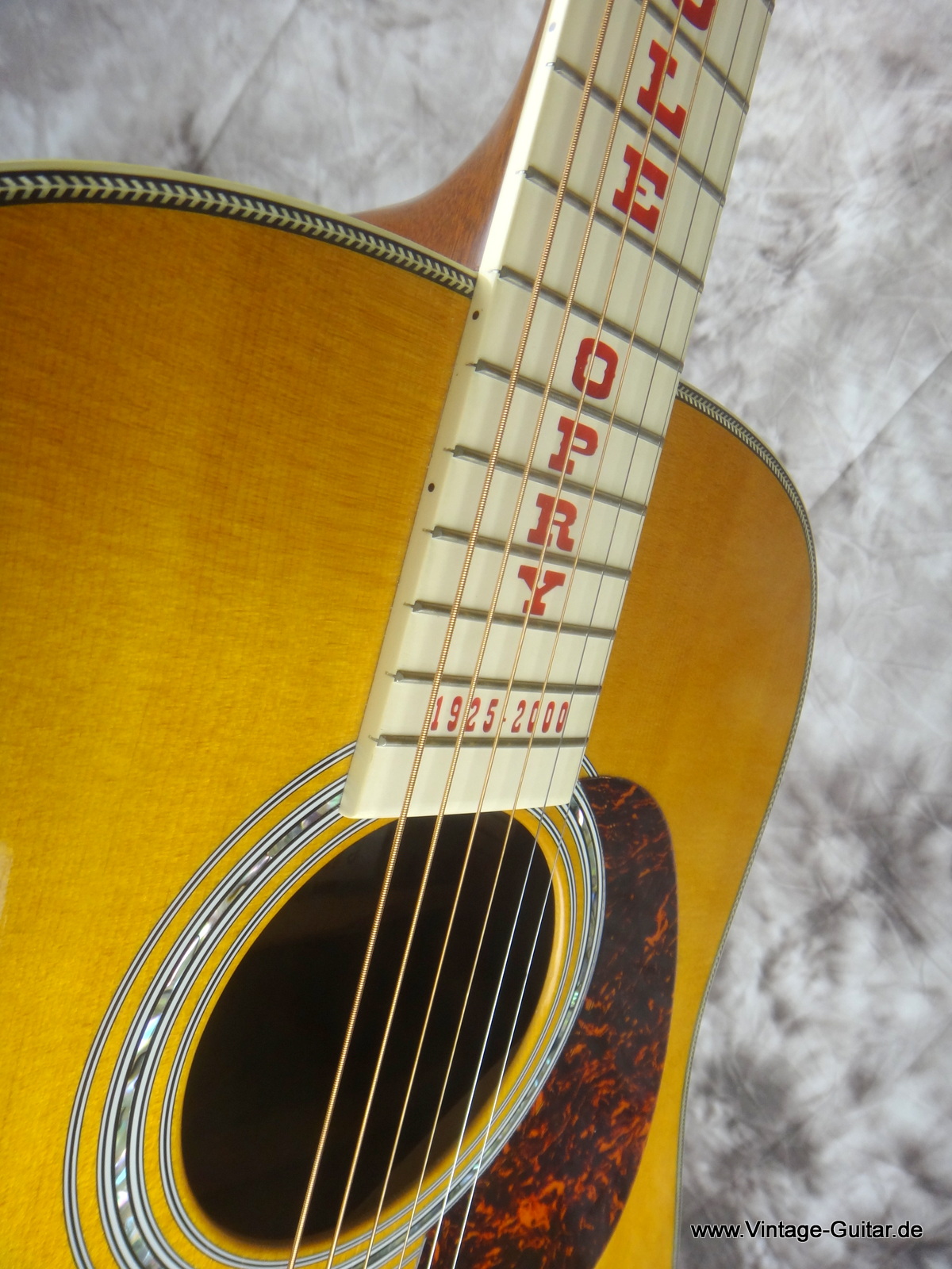 Martin-Grand-Ol-Opry-WSM-2000-011.JPG