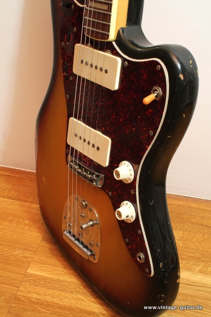 Jazzmaster_Fender-1971-sunburst-002.jpg