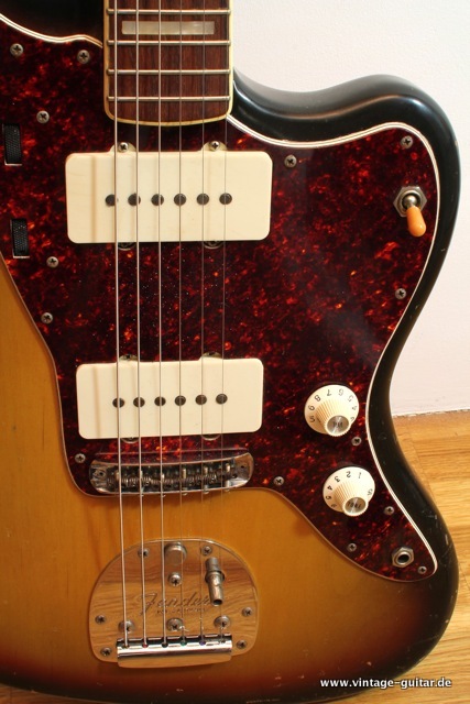 Jazzmaster_Fender-1971-sunburst-004.jpg