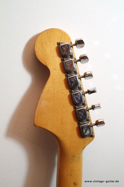 Jazzmaster_Fender-1971-sunburst-008.jpg