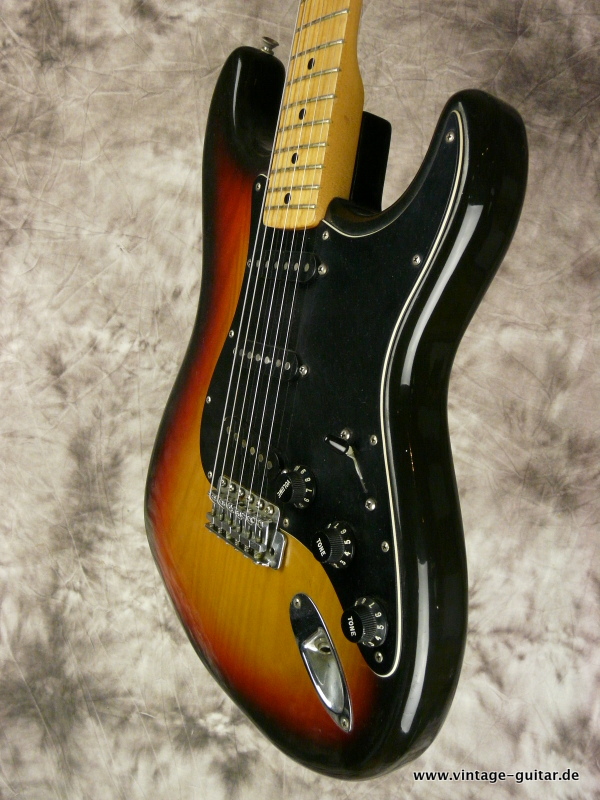 Fender_Stratocaster-1977-sunburst_near-mint-006.JPG