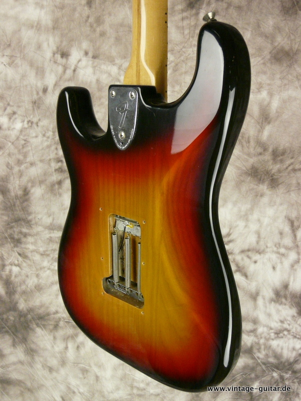 Fender_Stratocaster-1977-sunburst_near-mint-008.JPG