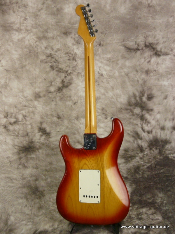 Fender_Stratocaster_1982-Dan-Smith-sienna-burst-003.JPG