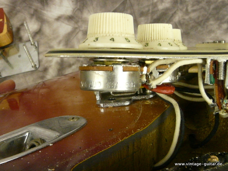 Stratocaster-mint-Fender-1965-sunburst-greenguard-transition-Logo-027.JPG