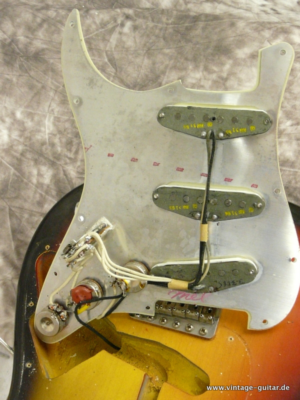 Stratocaster-mint-Fender-1965-sunburst-greenguard-transition-Logo-035.JPG