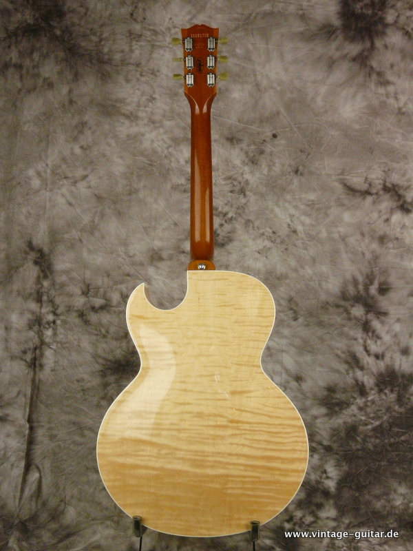 Gibson-ES-175-D-natural-flamemaple-2011-003.JPG