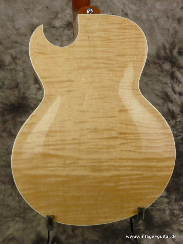 Gibson-ES-175-D-natural-flamemaple-2011-004.JPG