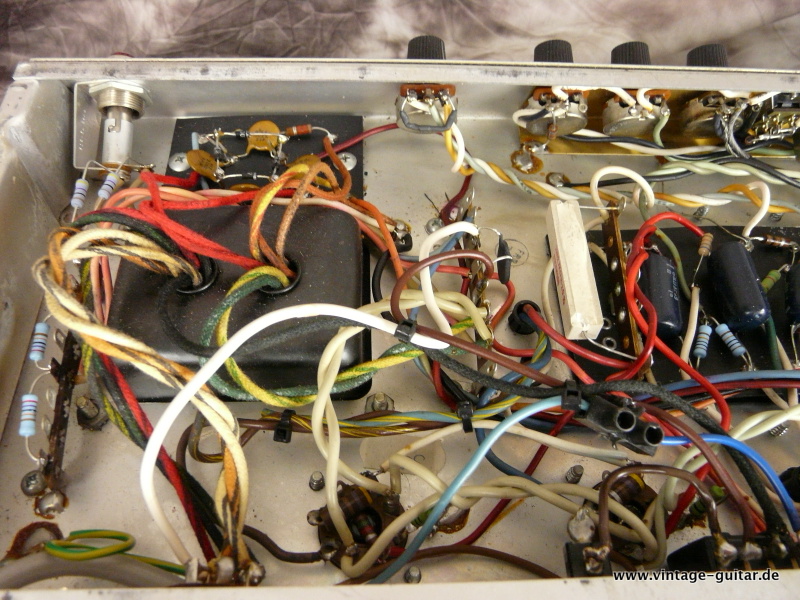 FENDER Bassman 70