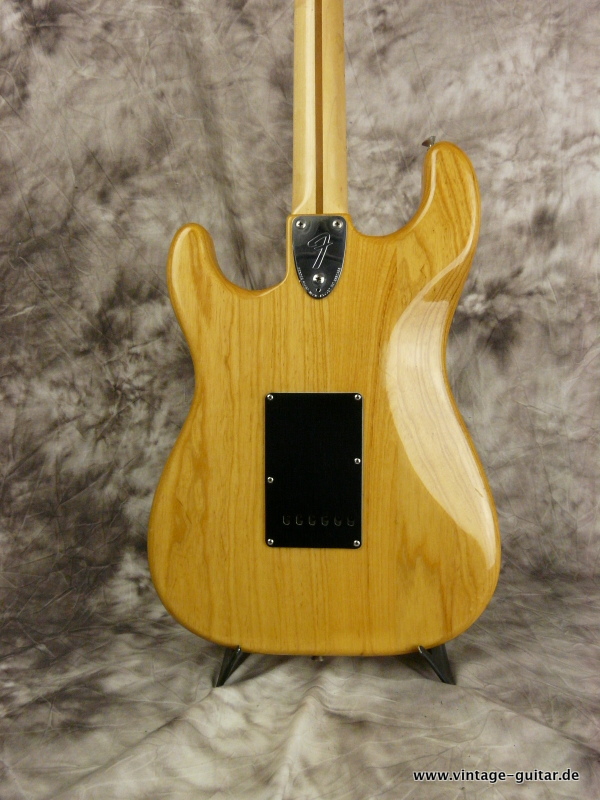 Fender_Stratocaster_1980_Tremolo-natural-005.JPG