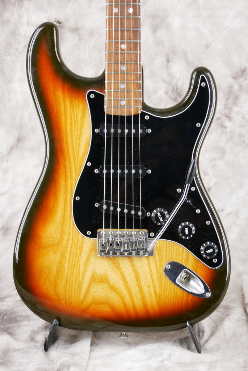 Fender_Stratocaster_ash_sunburst_1980-003.JPG