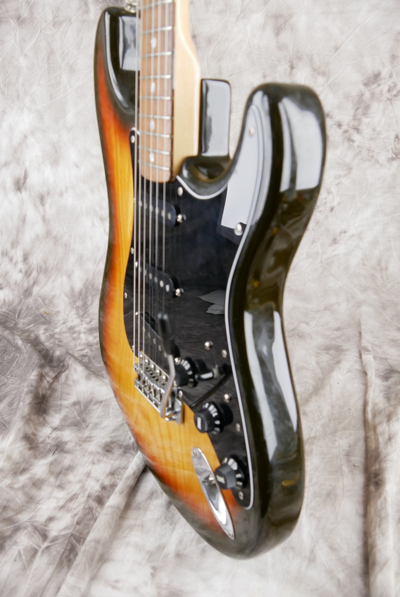 Fender_Stratocaster_ash_sunburst_1980-006.JPG