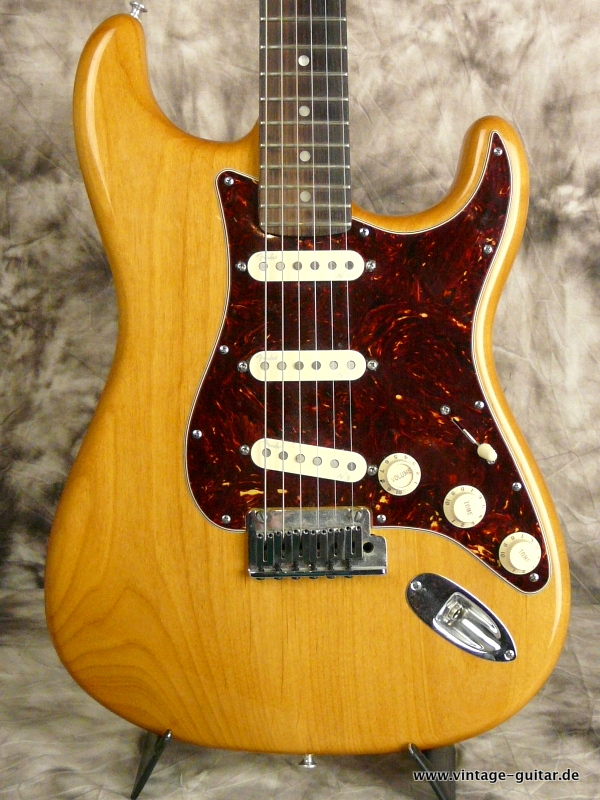 Fender-Stratocaster_Special-2011-natural-002.JPG