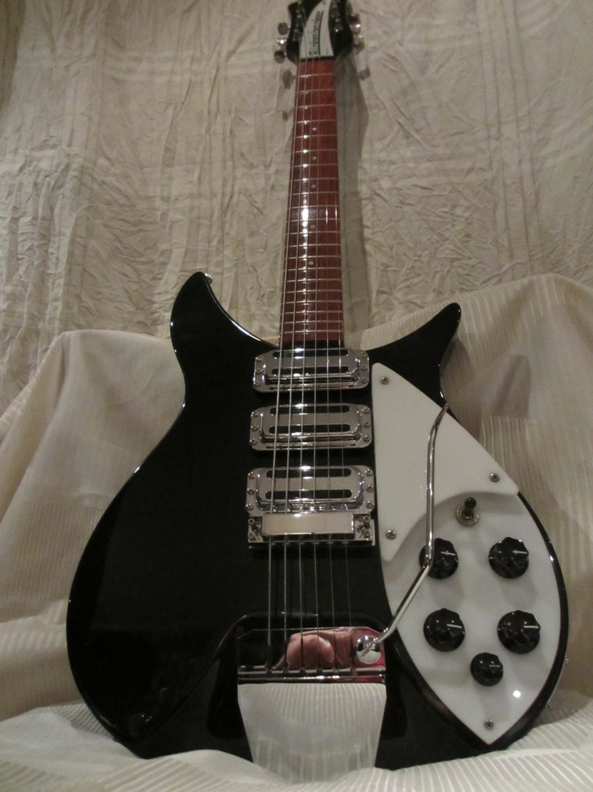 Rickenbacker-325_V63-1994-jetglo-John_lennon-008.jpeg