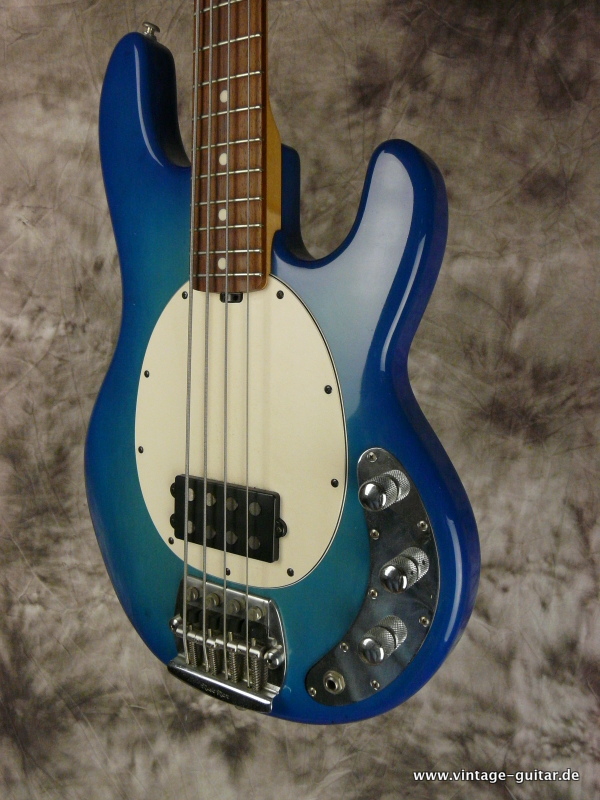 Musicman-Stingray-blueburst-1991-006.JPG